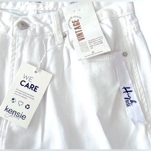 KENSIE The Slim High Rise “True Vintage” White Raw Hem Jeans NWT!!